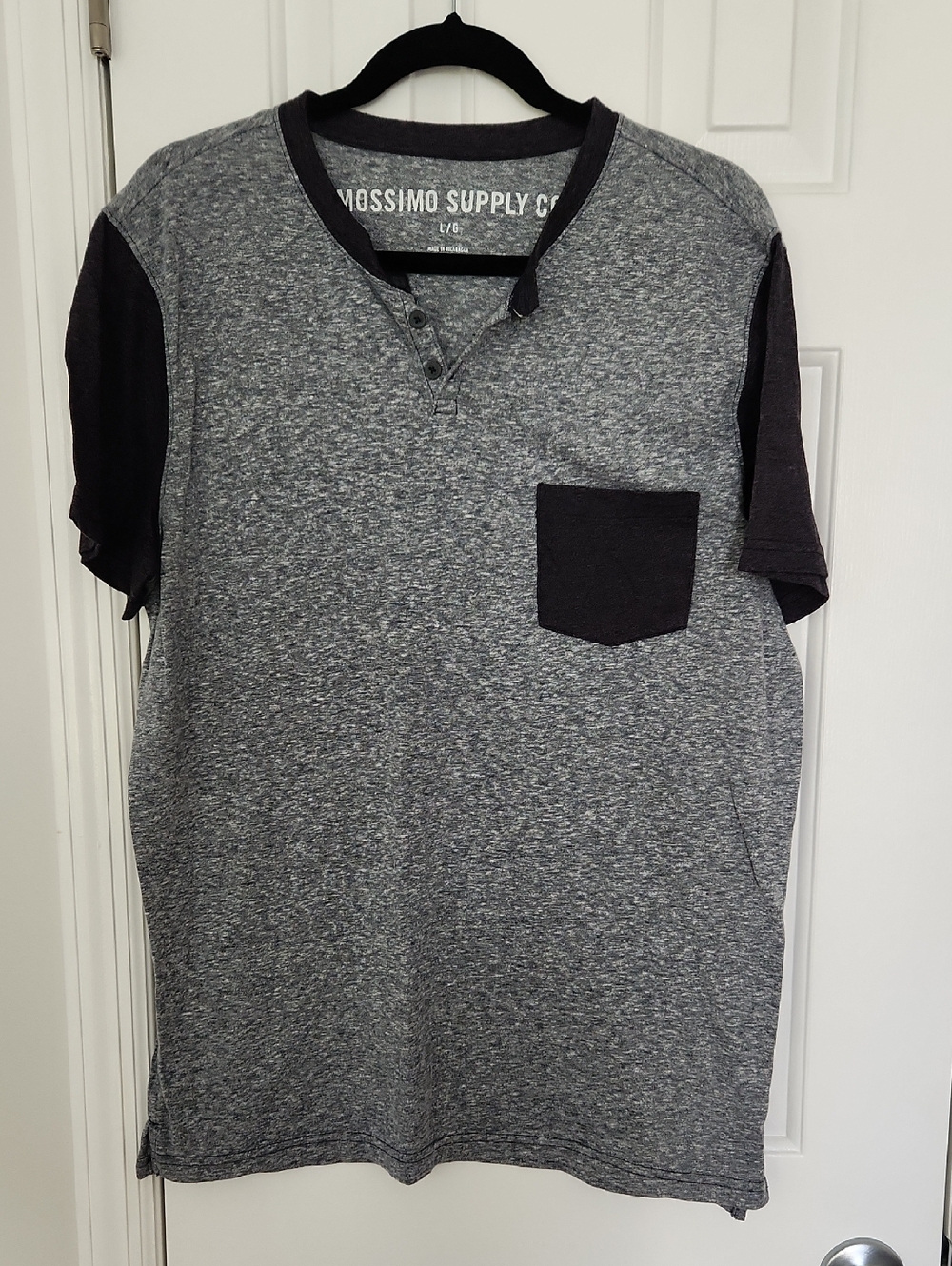 Mossimo Supply Co. Gray Short Sleeve Henley with Dark Pocket